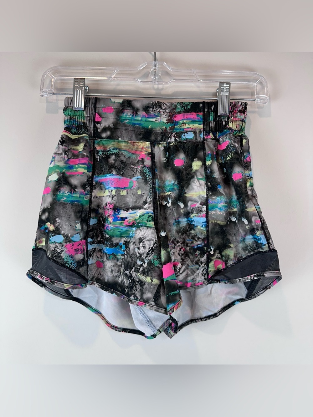 Lululemon Black Paint Drift Hotty Hot Lined Athletic Athleisure Shorts 2